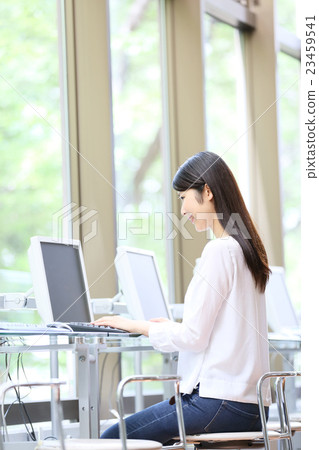 大學生/專業學生求職網咖啡館形象 大學生/專業學生求職網咖啡館形象 23459541