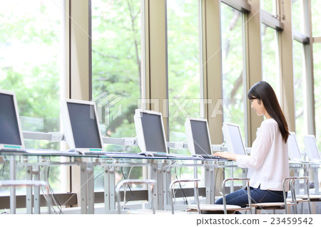 College student / specialized student job hunting net cafe image 23459542