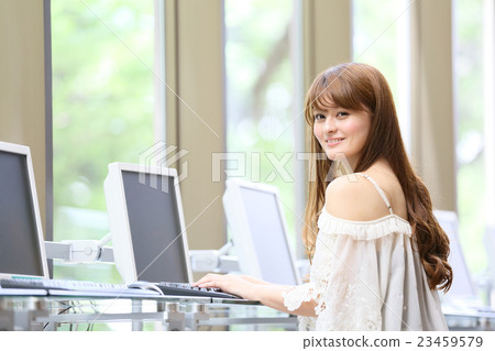 College student / specialized student job hunting net cafe image 23459579