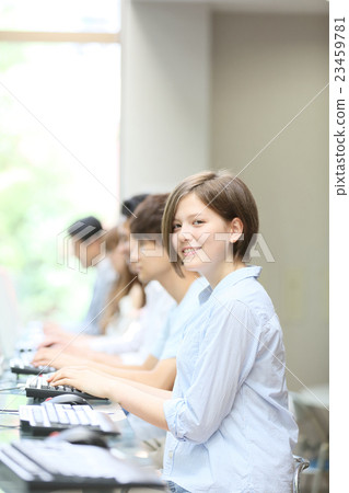 College student / specialized student job hunting net cafe image 23459781