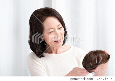 Senior beauty image 23471627