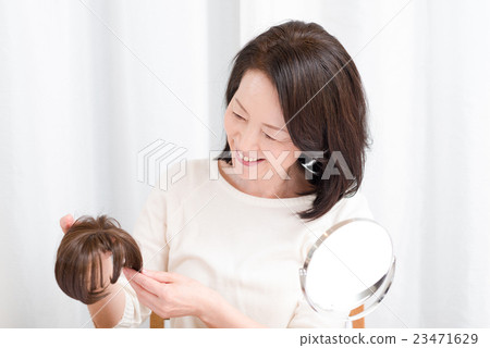 Senior beauty image 23471629