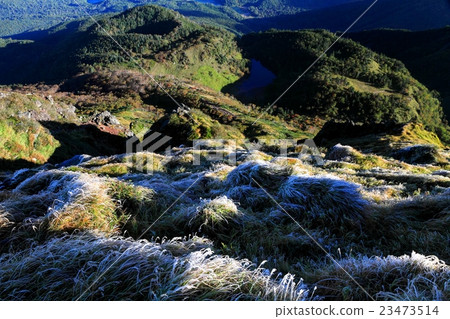 View from the climbing of Nikko Shirane volley to the undergrowth and river mouth direction frozen 23473514