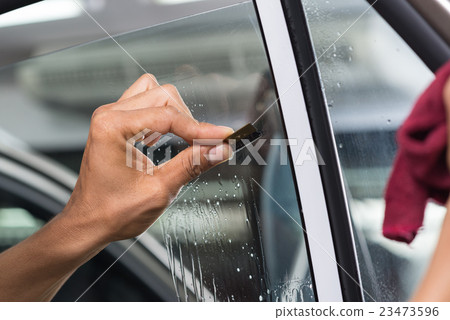 Car window tinting series : Scraping window glass Car window tinting series : Scraping window glass 23473596