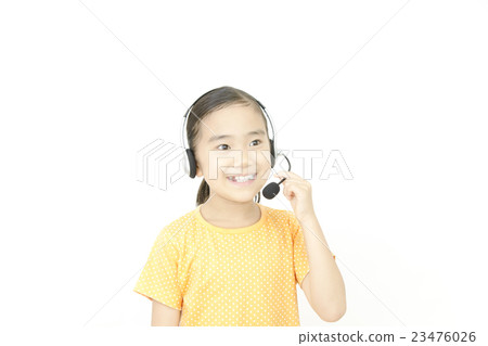 女孩與耳機交談 女孩與耳機交談 23476026