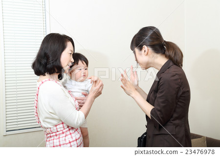 工作的母親和合作者 23476978