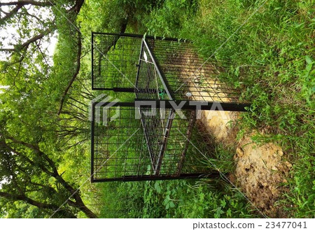 A cage for catching harmful animals was also set up in Satoyama 23477041