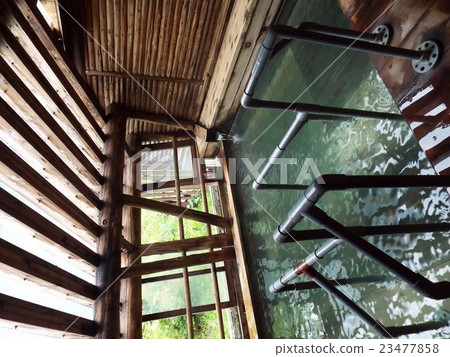 Shin Tamagawa hot spring is made of wood because it is strongly acidic 23477858
