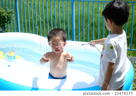 一個孩子 23478577