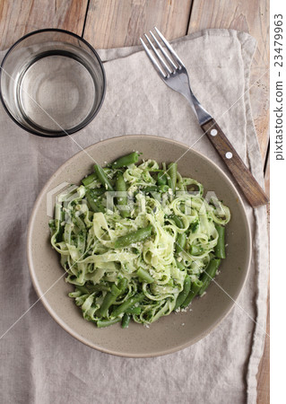 Pesto pasta with green beans 23479963