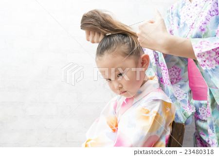 Parent and child wearing a yukata to prepare hair Parent and child wearing a yukata to prepare hair 23480318