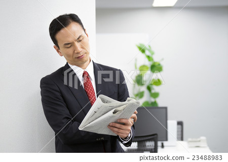 中間男性商人 中間男性商人 23488983