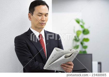 中間男性商人 中間男性商人 23488985