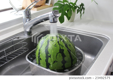 冷卻西瓜 冷卻西瓜 23492575