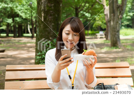 Women in their twenties enjoying lunch Women in their twenties enjoying lunch 23493070
