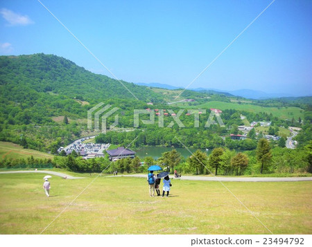 The view from the top of the mountain is comfortable ~ 23494792