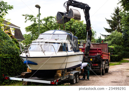 semi boat loading for transport on transporter semi boat loading for transport on transporter 23499291