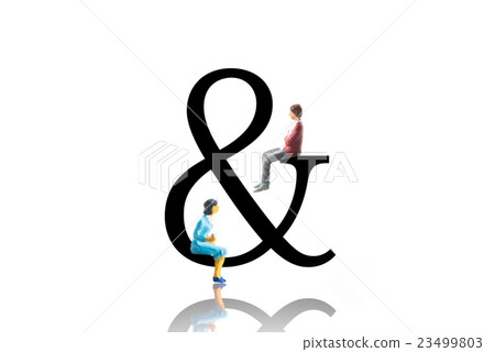 Miniatures, men and women 23499803