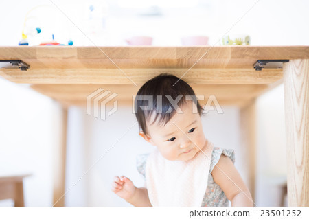 Baby under the table 23501252