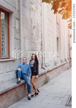 Lovers in cities 23501561