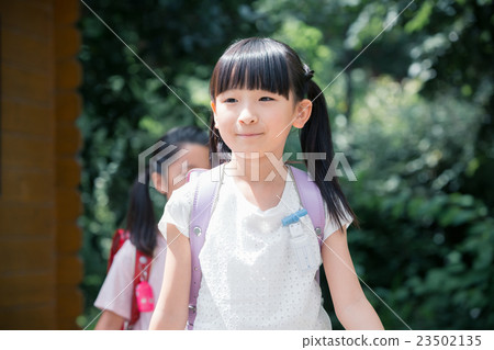 小學學生 小學生 兒童 23502135