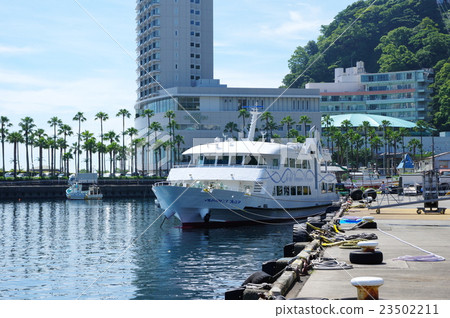 Irudo Vacation Premier, a high-speed ship bound for Hatsushima anchored at Atami Port (Atami City, Shizuoka Prefecture) Irudo Vacation Premier, a high-speed ship bound for Hatsushima anchored at Atami Port (Atami City, Shizuoka Prefecture) 23502211