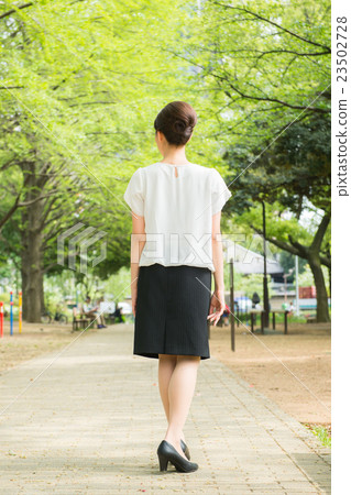 Business image (behind the ladies) 23502728