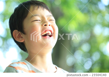 Elementary school student laughing happily Elementary school student laughing happily 23504140