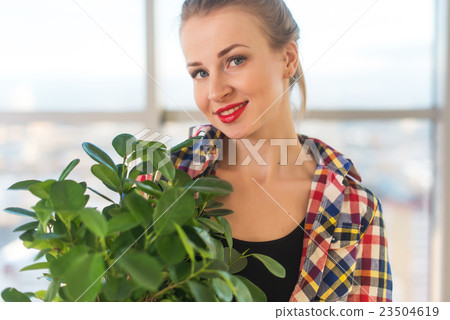 Close-up portrait of a young beautiful woman 23504619