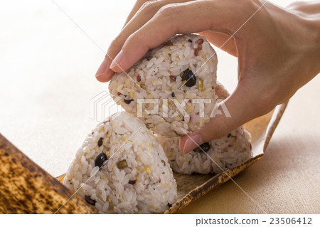 Rice balls of millet rice 23506412