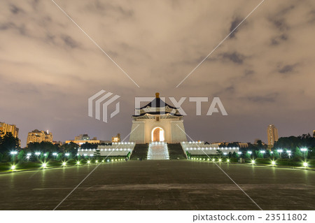 Chiang Kai-Shek Memorial Hall by night Chiang Kai-Shek Memorial Hall by night 23511802
