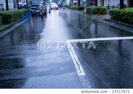 游擊隊大雨暴雨自然災害異常天氣暴雨初夏暴雨 23517671