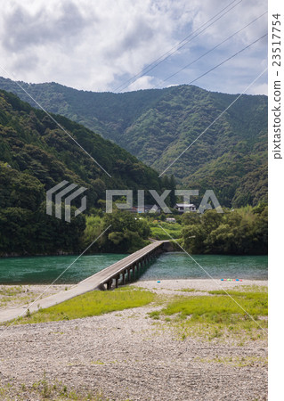 勝真潛橋(高知縣四萬十川)的區域景觀 勝真潛橋(高知縣四萬十川)的區域景觀 23517754