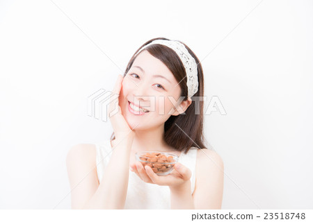 Almond women Almond women 23518748