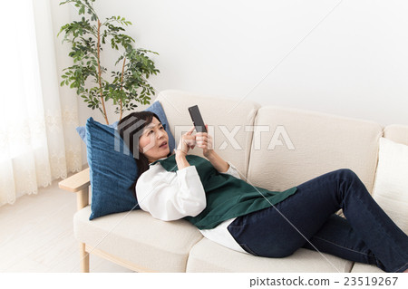 Housewife operating a smartphone 23519267