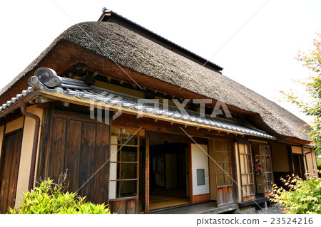 The thatched roof of the Edo period 23524216