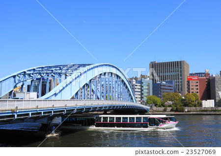 Permanent bridge and pleasure boat Sumidagawa 23527069