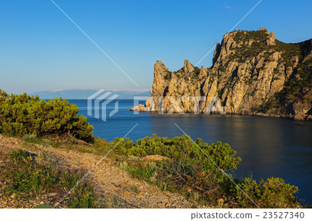 View of Blue bay and mount Karaul-Oba. Mountains 23527340