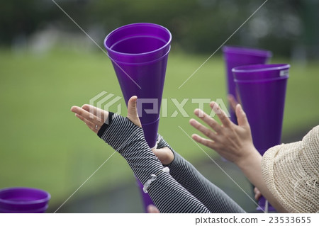 Baseball cheering 23533655