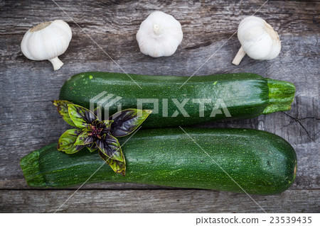 Fresh organic gardening vegetables 23539435