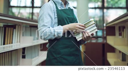 Library staff image 23546113