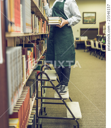 圖書館員工形象 23546157