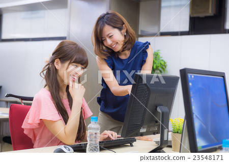 辦公室女士 23548171