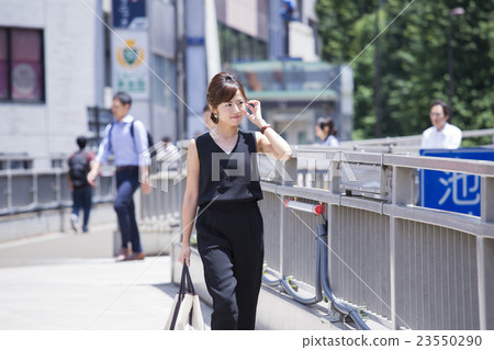 young woman      23550290