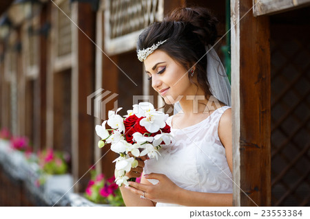 Beautiful bride with bouquet Beautiful bride with bouquet 23553384