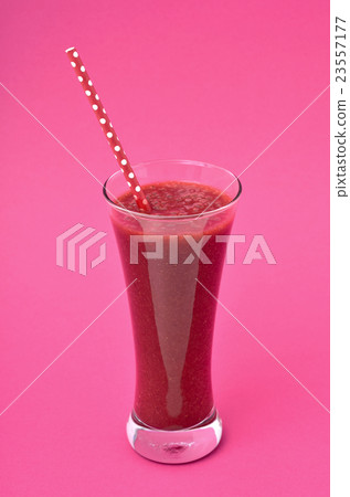 red detox smoothie 23557177