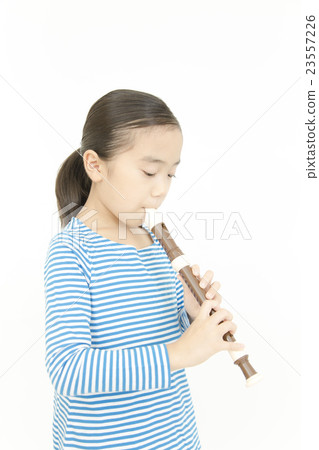 吹口哨的女孩吹錄音機的女孩 23557226