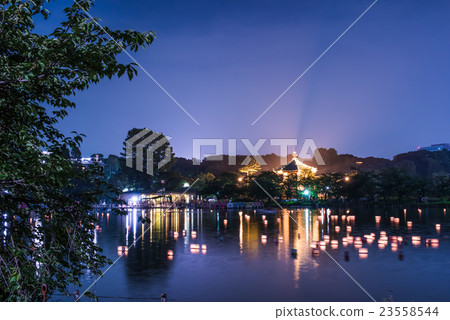 Ueno Park Shinobazuke lantern bouquet 23558544