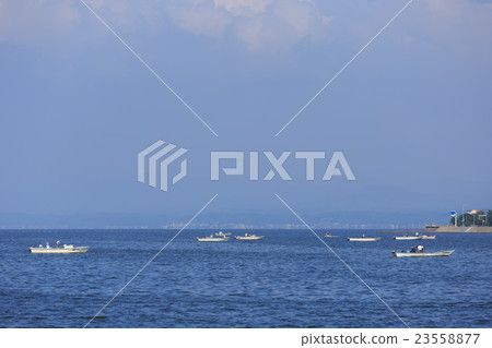 在真嗣湖的Shizimi船 23558877