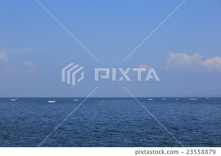 在真嗣湖的Shizimi船 23558879